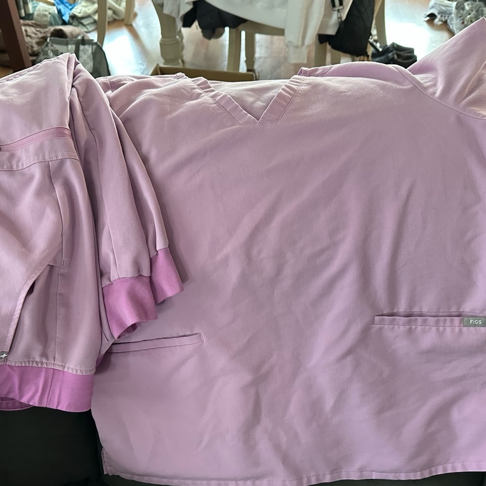 FIGS scrub set. XL top Large jogger bottoms